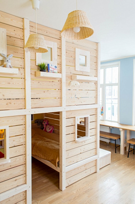 Конструкция из дерева для детской комнаты